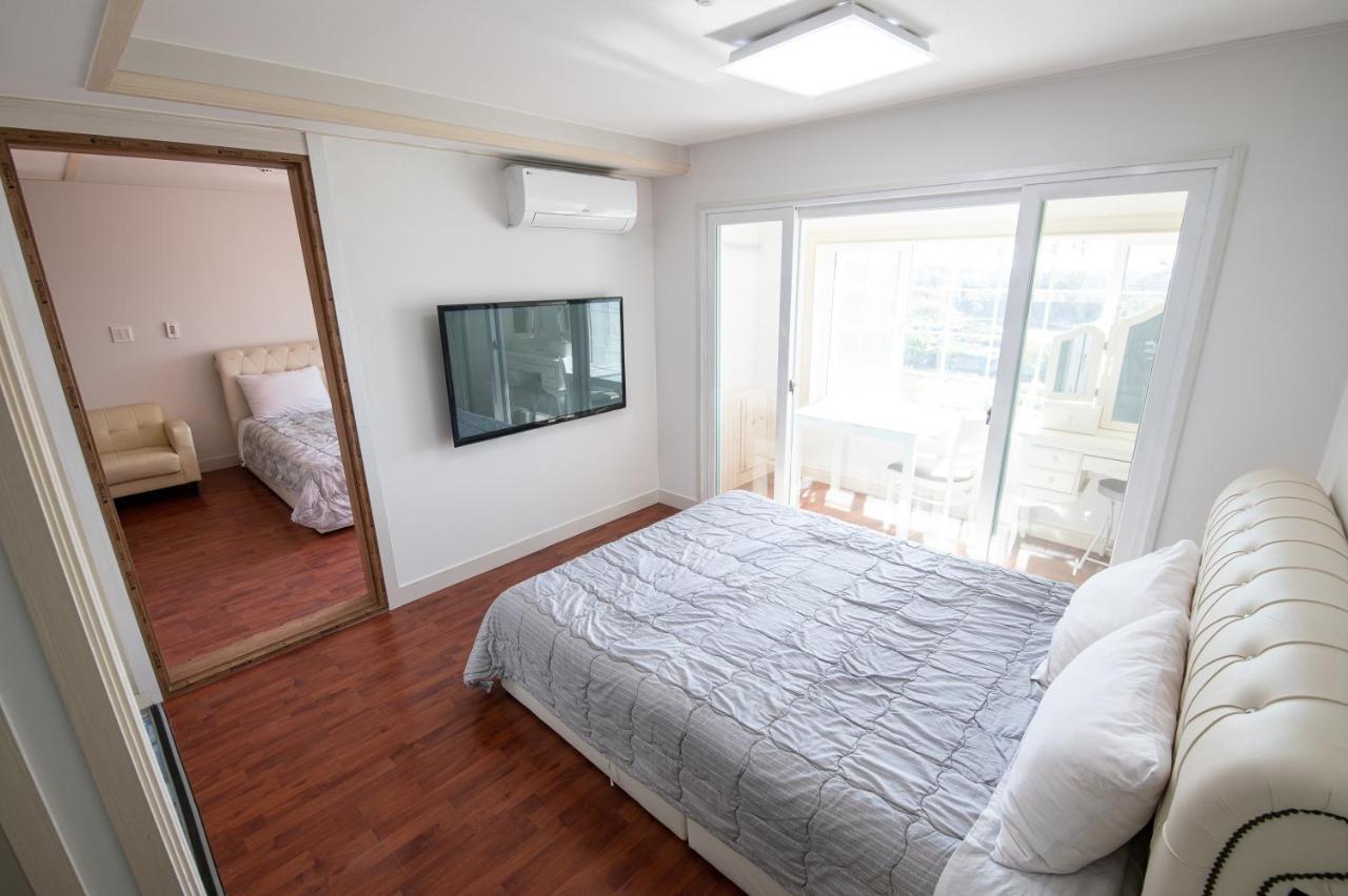 White Dream Pension Jeju by Eksteriør bilde