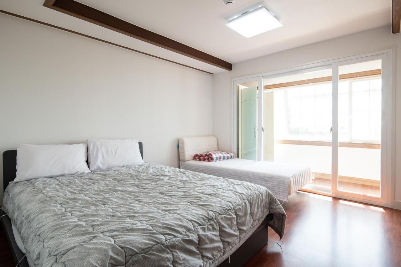 White Dream Pension Jeju by Eksteriør bilde