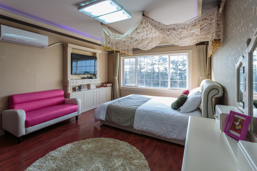 White Dream Pension Jeju by Eksteriør bilde