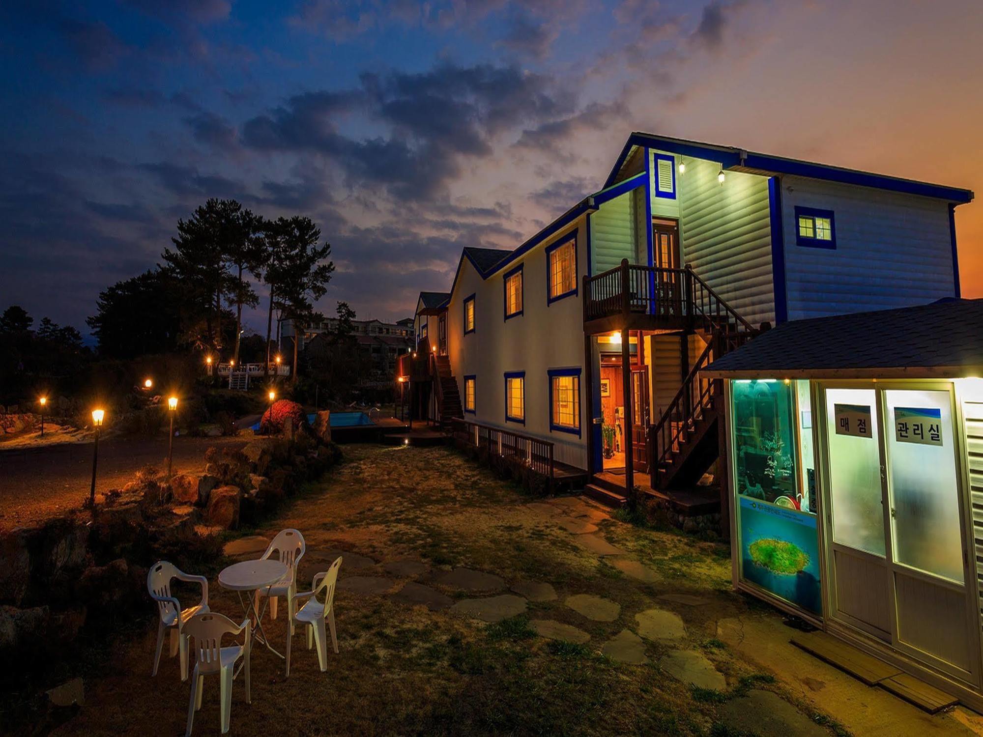 White Dream Pension Jeju by Eksteriør bilde