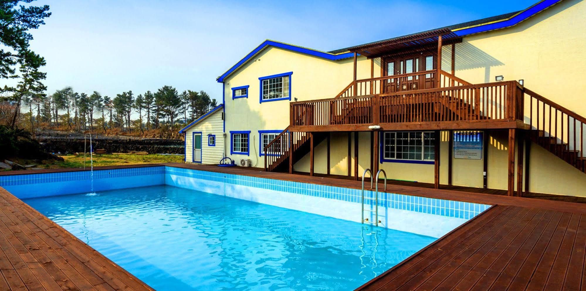 White Dream Pension Jeju by Eksteriør bilde