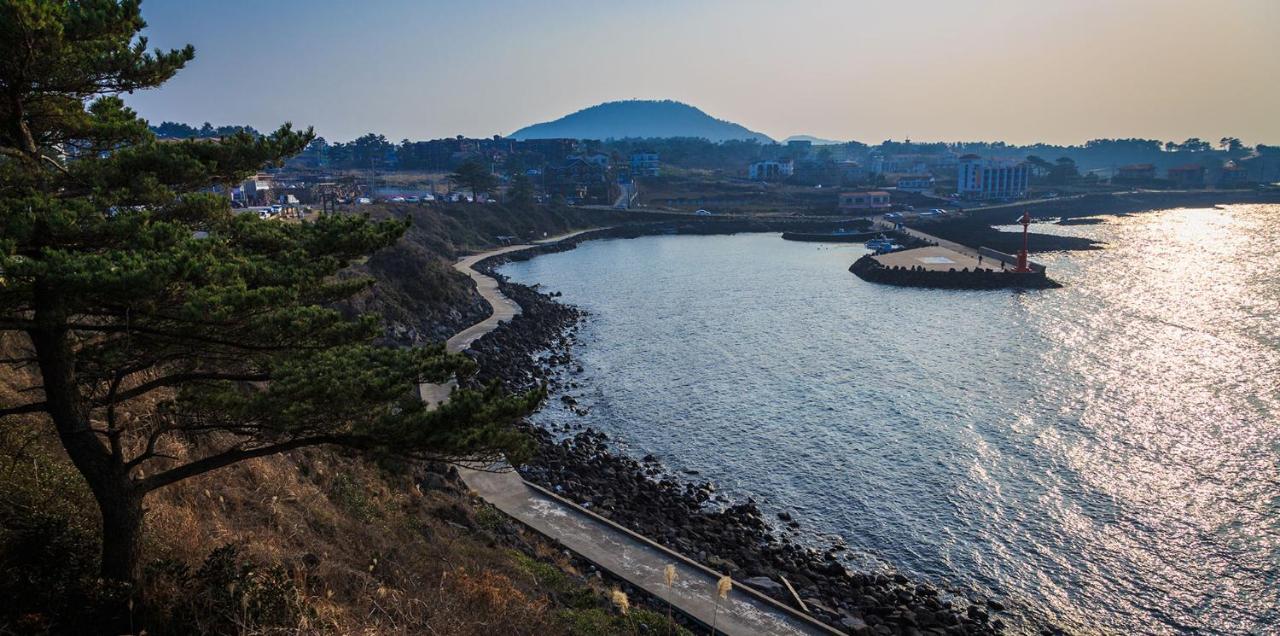 White Dream Pension Jeju by Eksteriør bilde